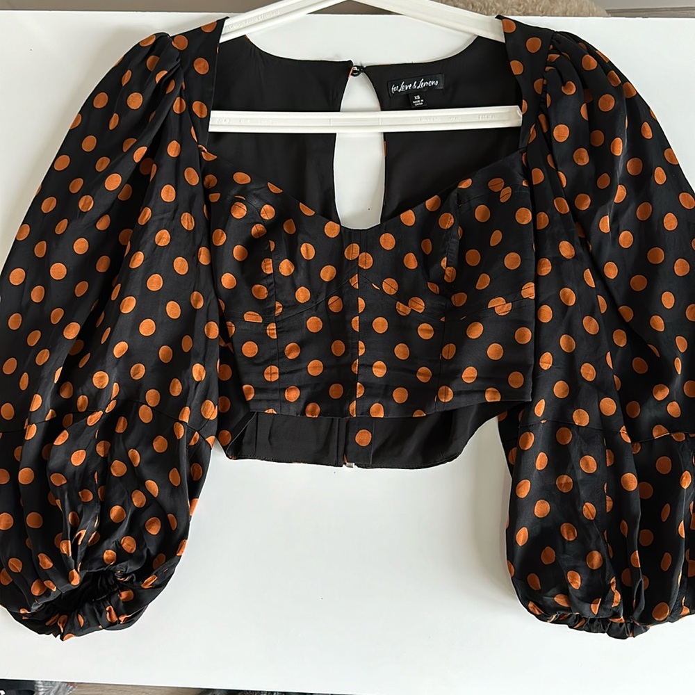Polka dot scoop top